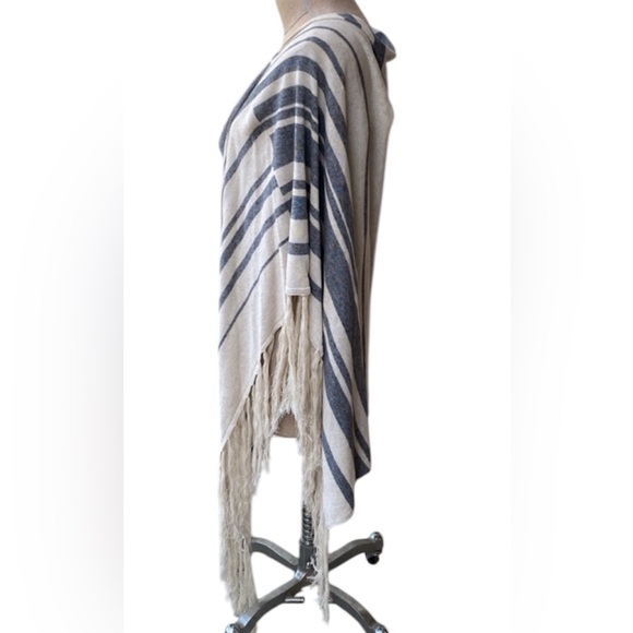Michael Stars linen blend stunning poncho/cape w/fringes. From Saks. Worn once - Picture 4 of 11